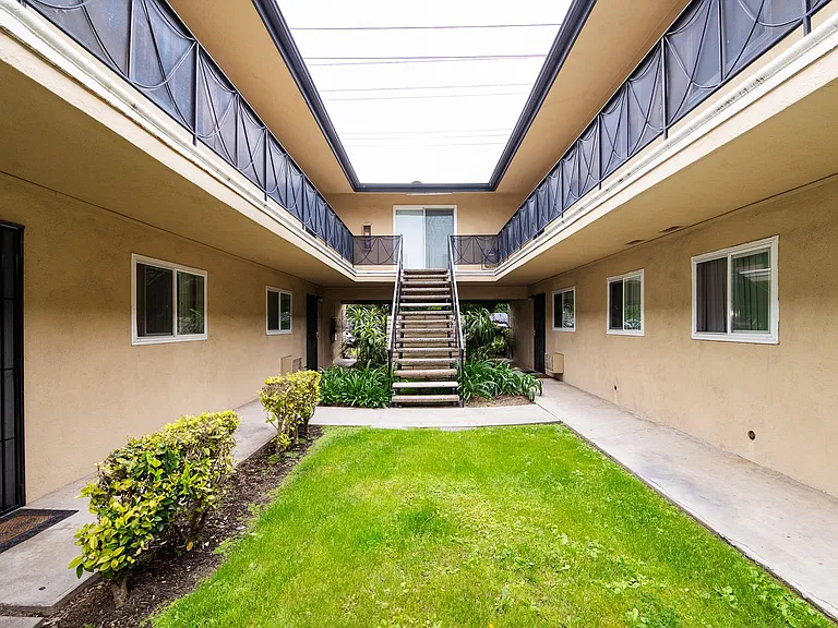 2121 W Lambert Rd — Photo 11