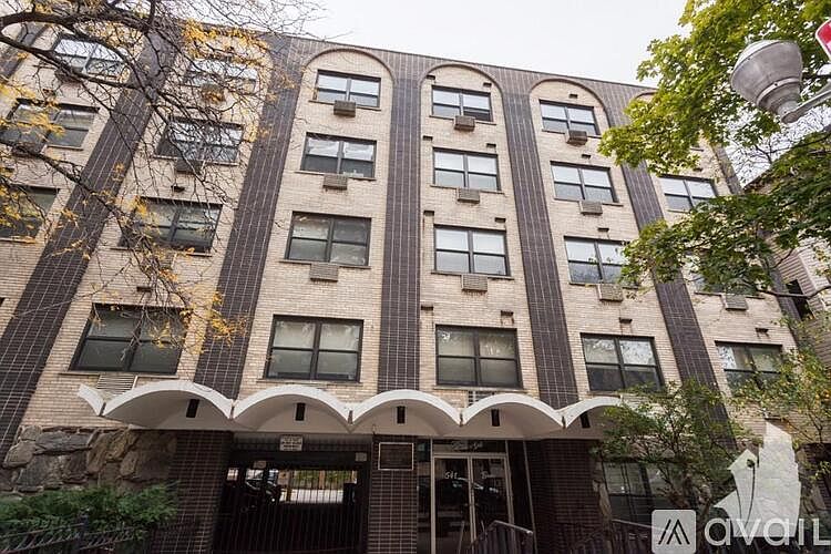 1st image of 541 W Briar Pl APT 204