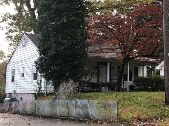 2nd image of 229 Forest Hill Ave