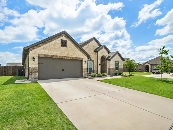 200 Beechcraft Ct, Caddo Mills, TX 75135