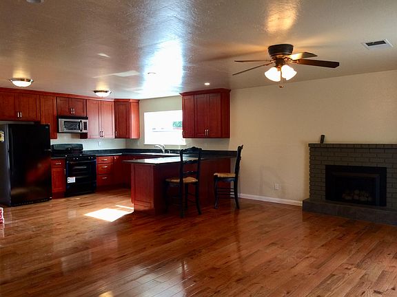 Updated open concept kitchen w/ granite countertops 