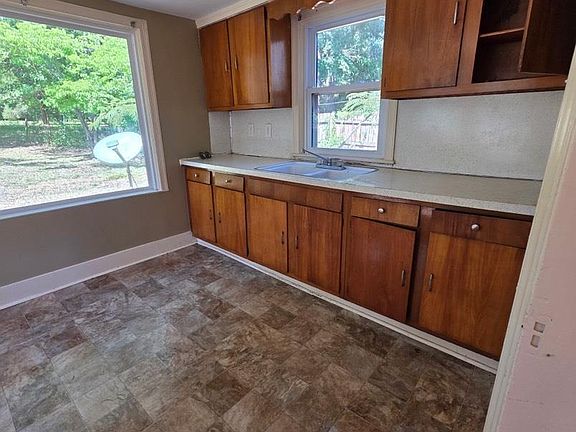 5th image of 835 Denny Rd