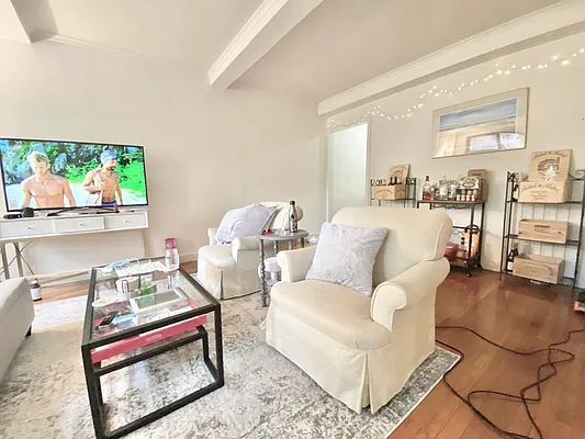 Rented by Bond New York | media 9