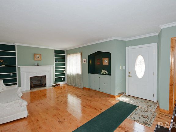 3rd image of 303 N Kickapoo Ter