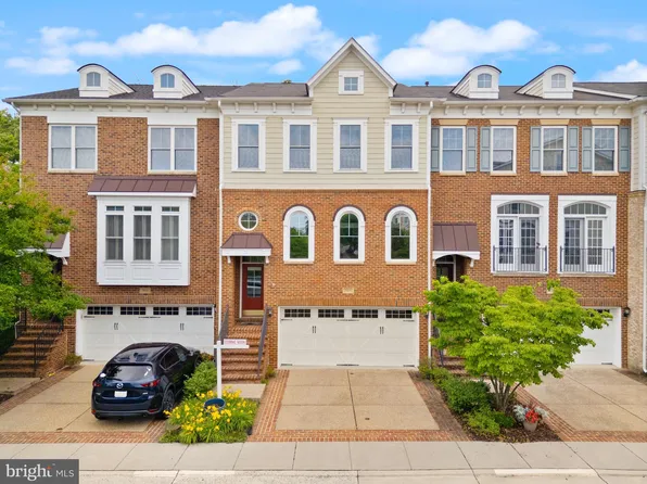 504 Hollingsworth Ter, Herndon, VA 20170