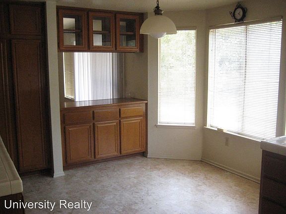 5th image of 25981 Hinckley St