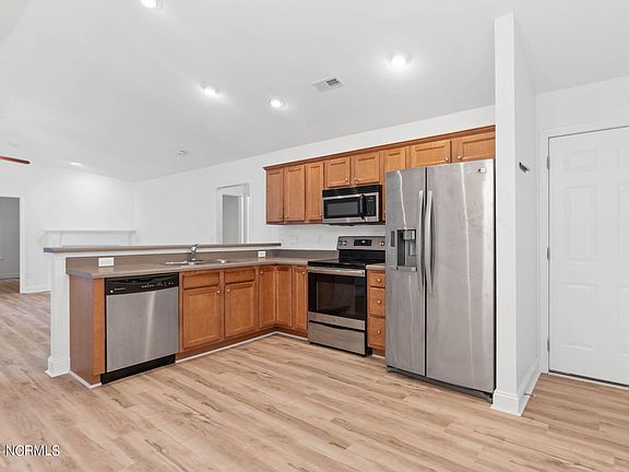 4th image of 2025 Willow Creek Lane