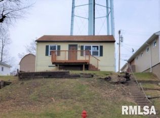 235 9th St, Silvis, IL 61282