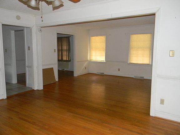 3rd image of 817 Stone Dr