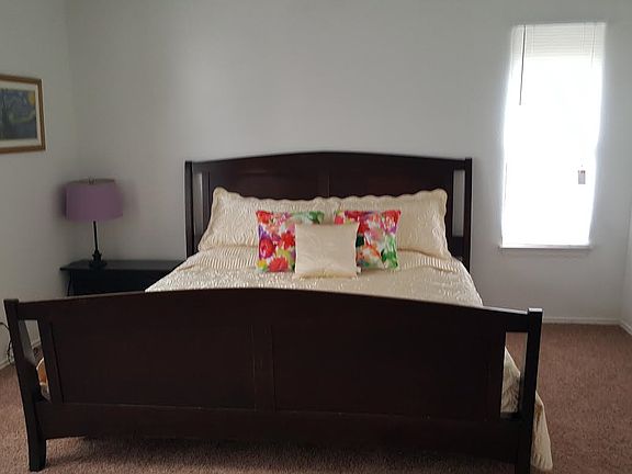 3rd image of 1110 Oak Path
