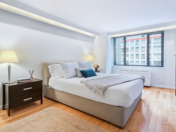 4th image of 300 E 54th St APT 10H