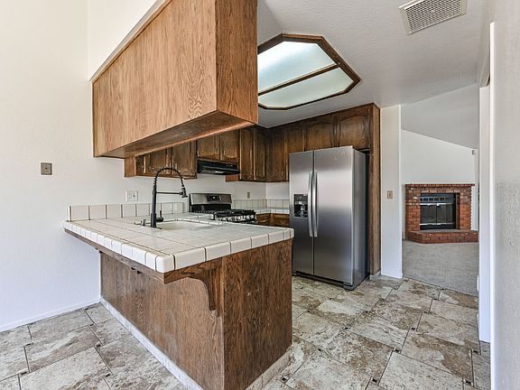 4th image of 315 Reese St