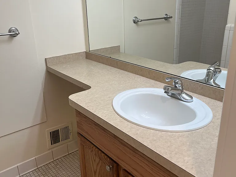 468 Fox Hills Dr S #6 — Photo 6