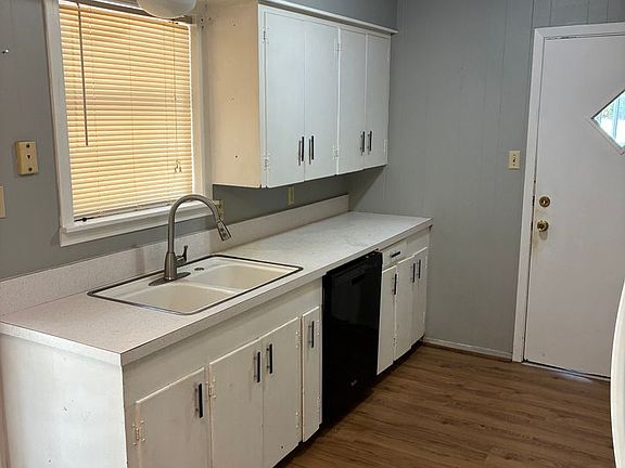 3rd image of 200 Robin Way St