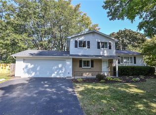 26 Cobleskill Cir, Rochester, NY 14626