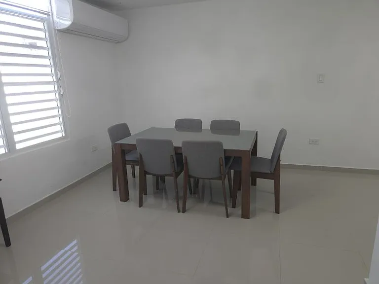 Urb La Rosaleda EB45 Calle Rosa de York — Photo 7