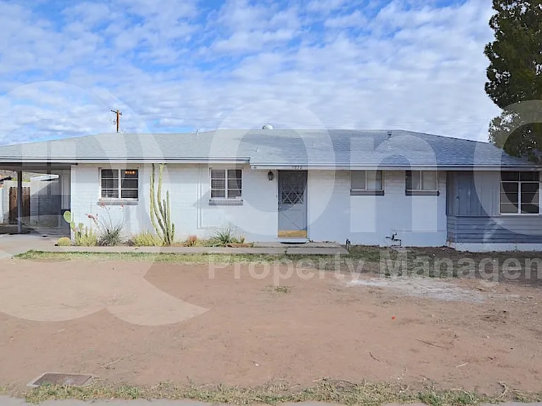 1730 W Northview Ave — Photo 1