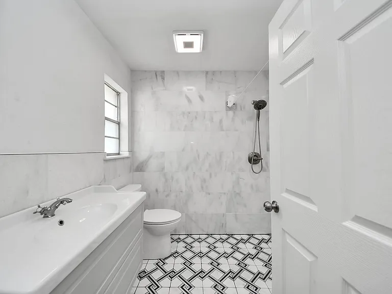 16502 N Mediterranean St — Photo 28