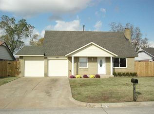 845 SW 11th St, Moore, OK 73160