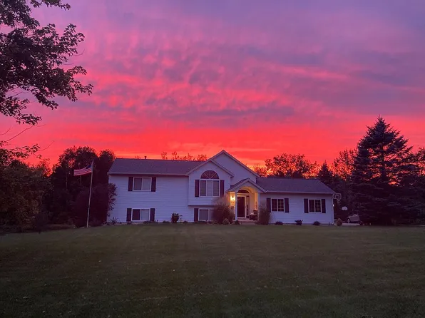 15091 Branch Ct NE, Cedar Springs, MI 49319