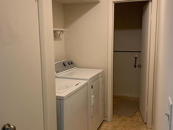 3rd image of 122 Manor Ln