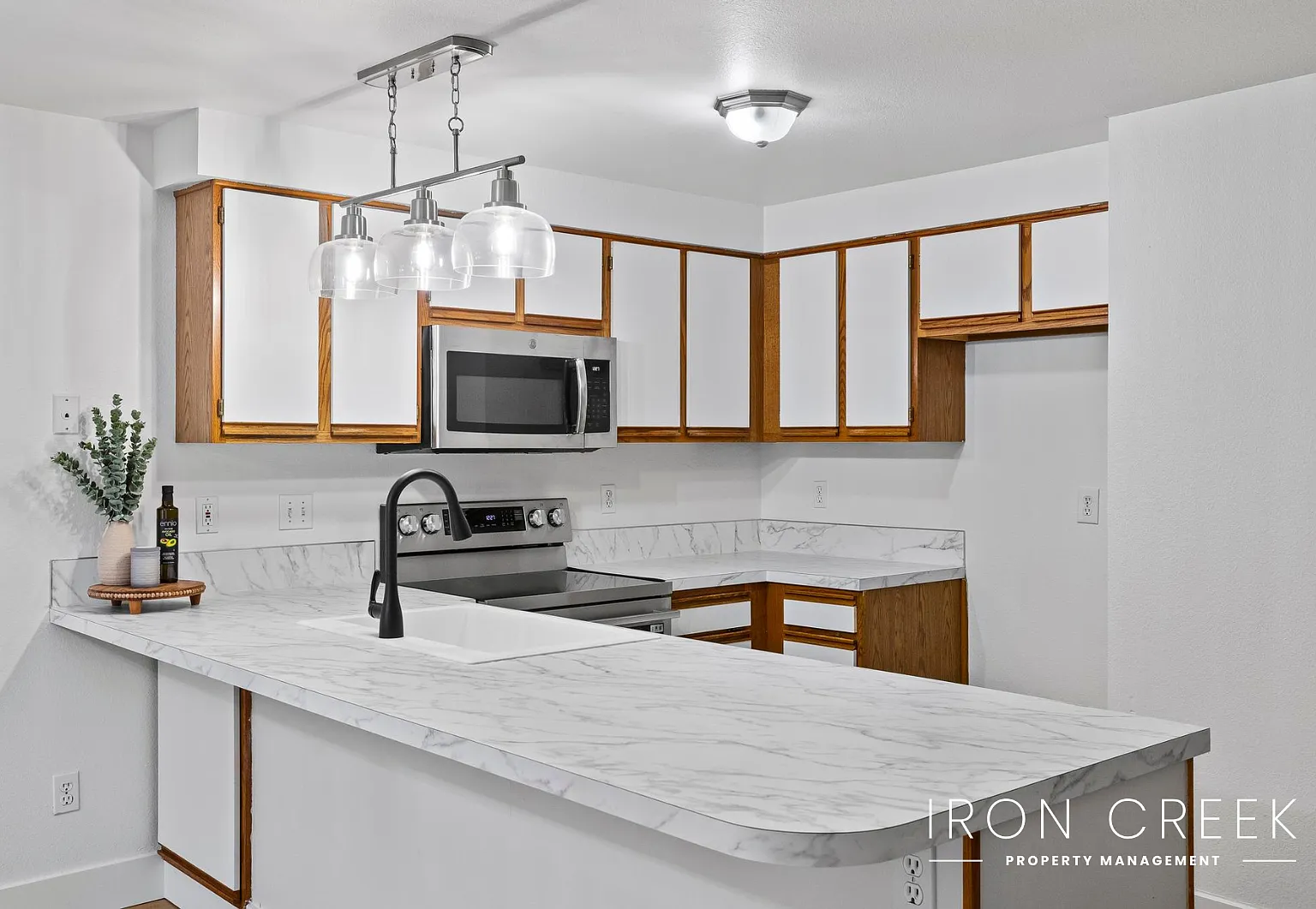 3 bed, 1.5 bath, 1264 sqft, $2,045 — Photo 1