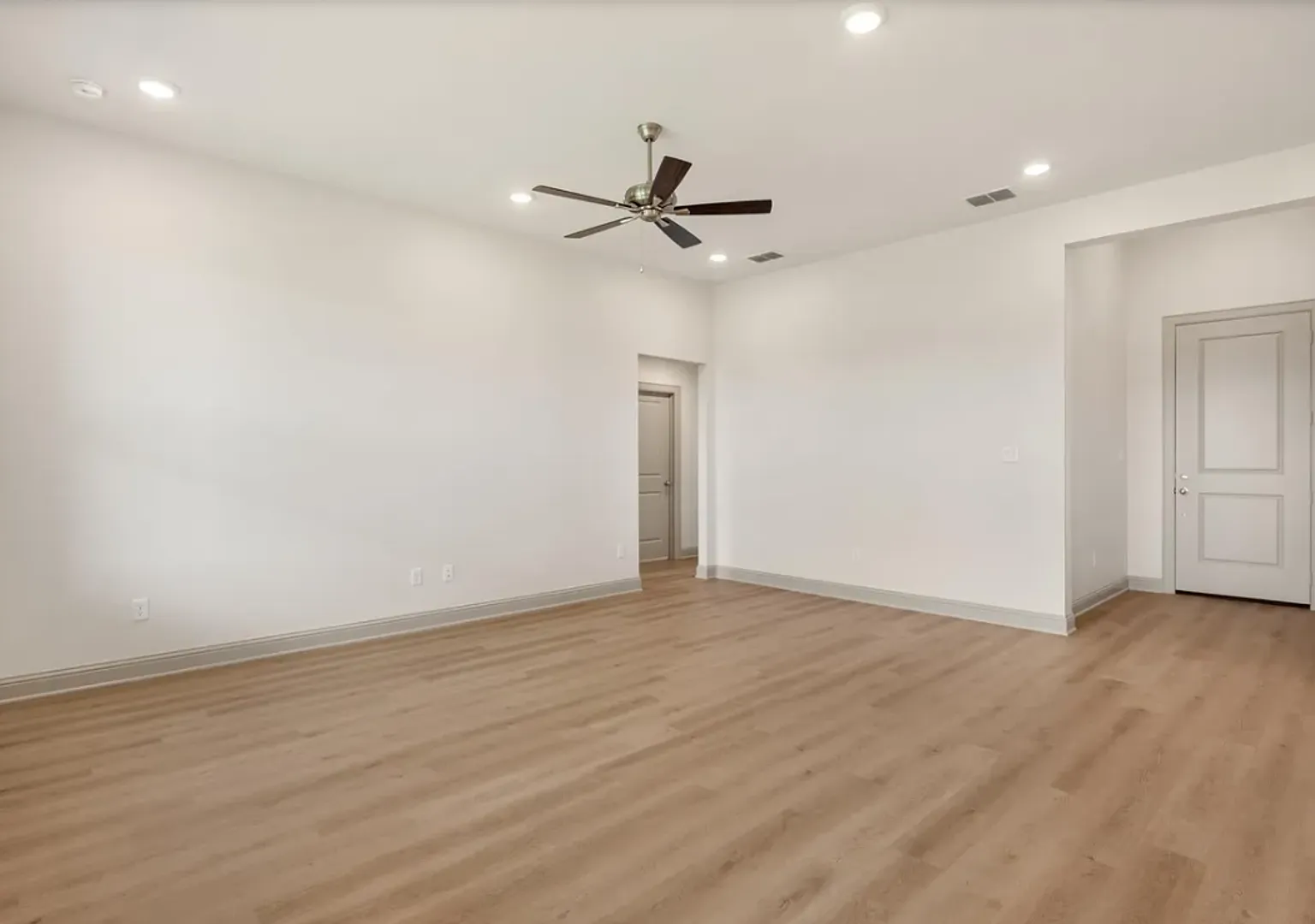 382 Mary Cir. — Photo 4
