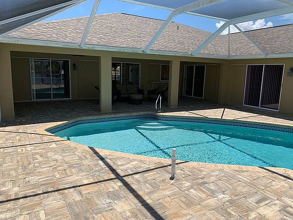 4th image of 2527 SW 39th Ter