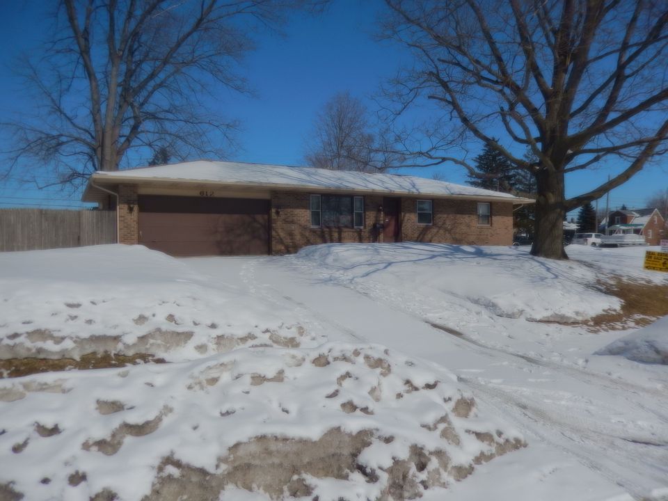 1st image of 612 E Broadway St