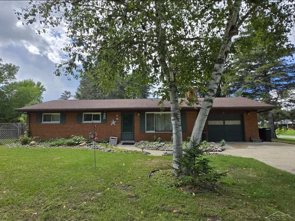 810 Saint Andrews Rd, Saginaw, MI 48638