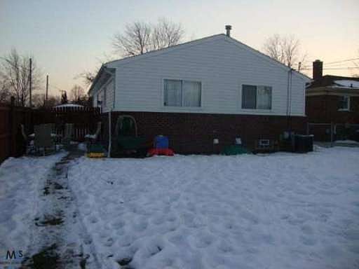 4th image of 19485 Melvin St
