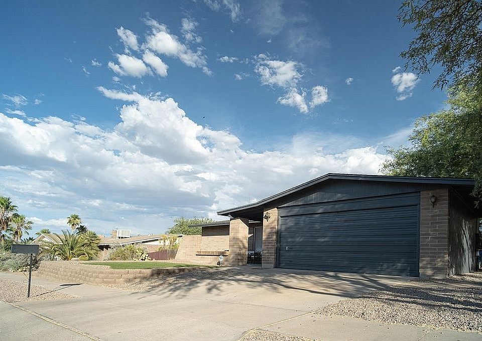 1st image of 3031 W Saint Tropaz Ave