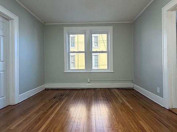 4th image of 240 E 9th St APT 1