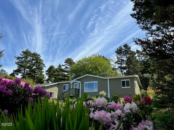 10695 NW Juniper St, Seal Rock, OR 97376