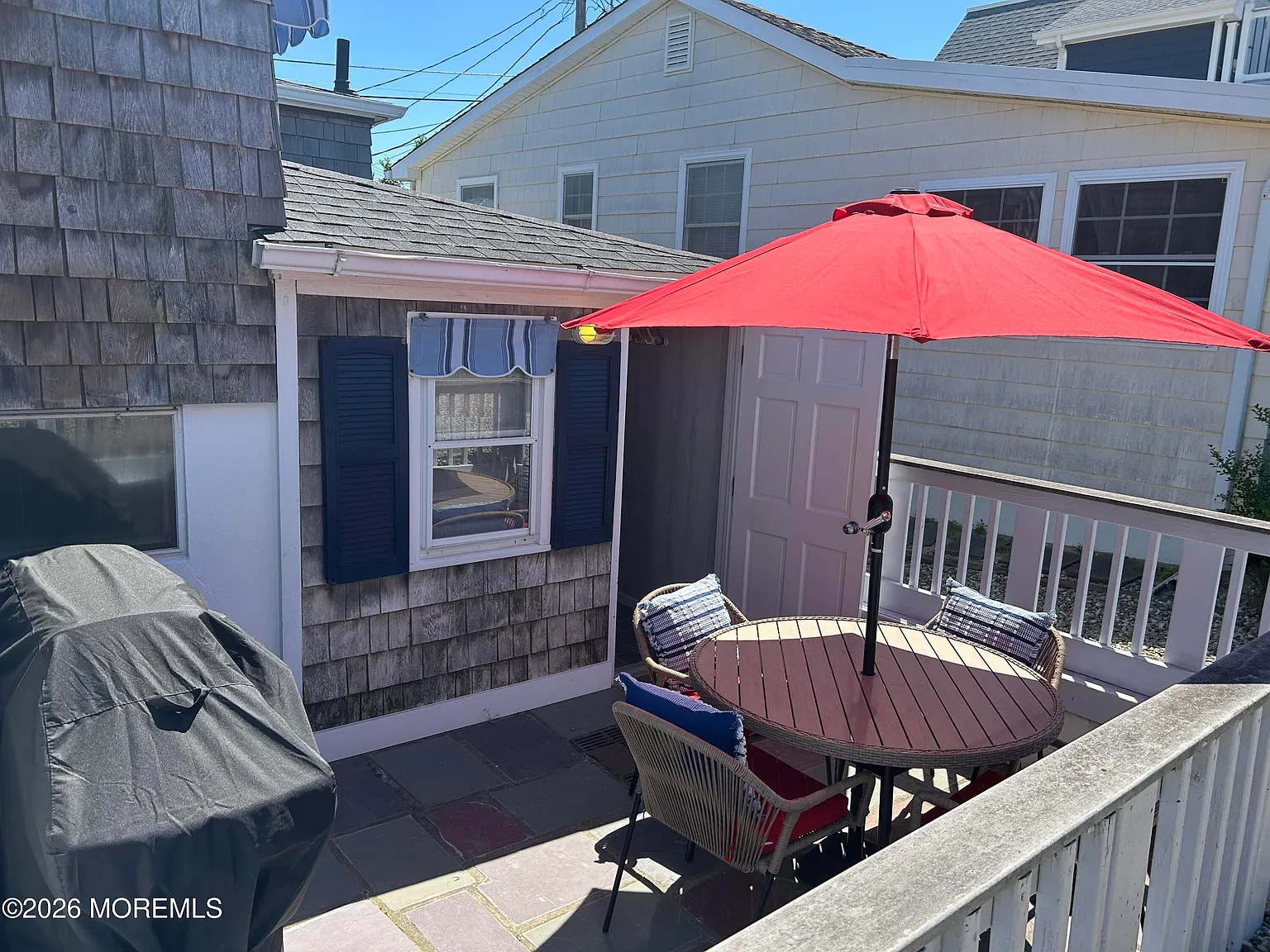 3 bed, 1.5 bath, 941 sqft, $2,700 — Photo 2