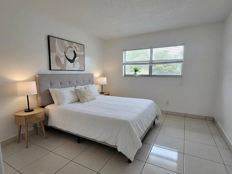1201 SW 52nd Ave #202-2 — Photo 17