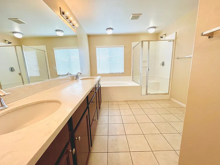 2758 Lavender St — Photo 1