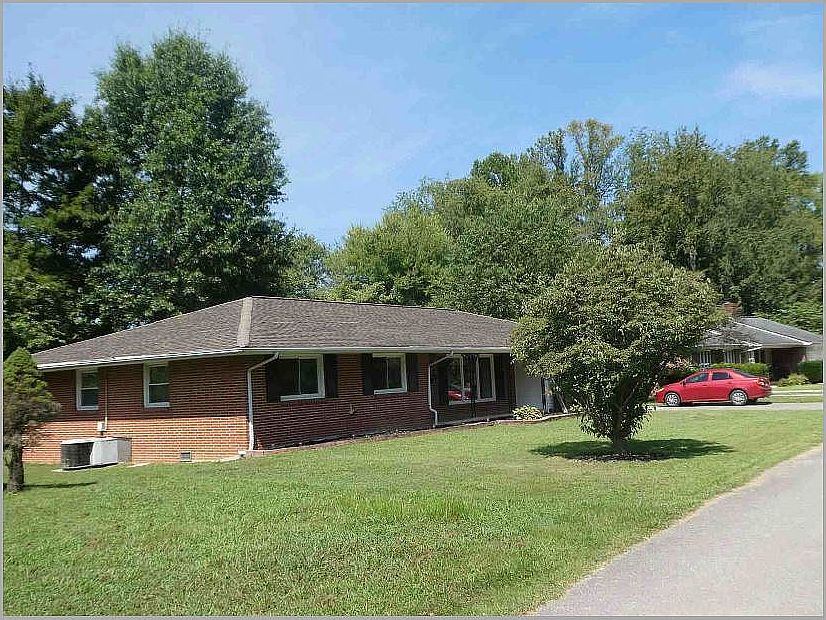 1st image of 104 College Park Dr