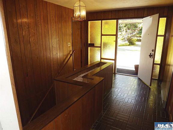 3rd image of 113 E Elderberry Ln