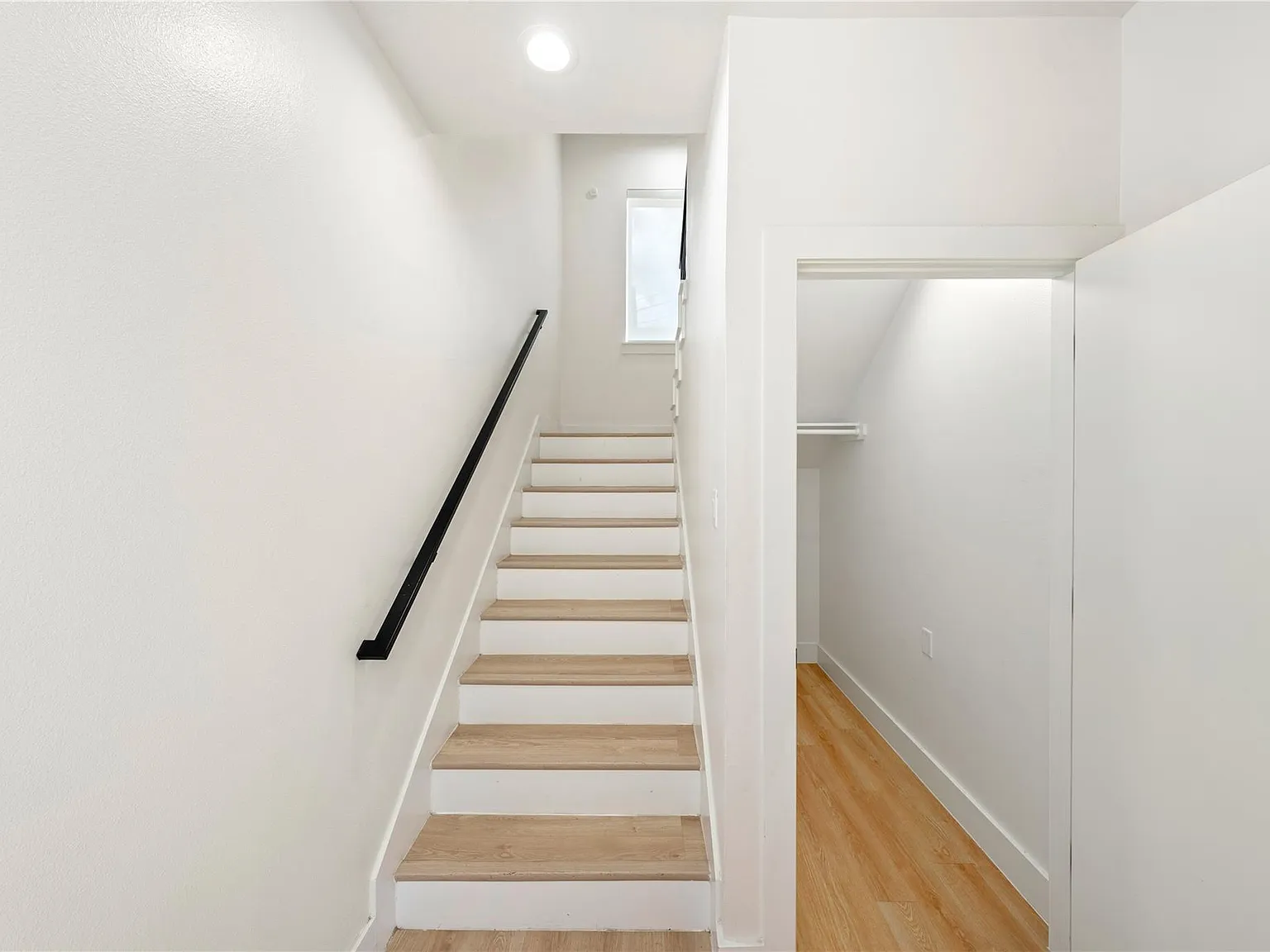 2 bed, 2.5 bath, 1455 sqft, $2,599 — Photo 3