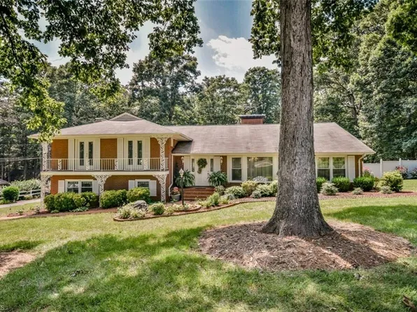 220 Augusta Dr, Statesville, NC 28625