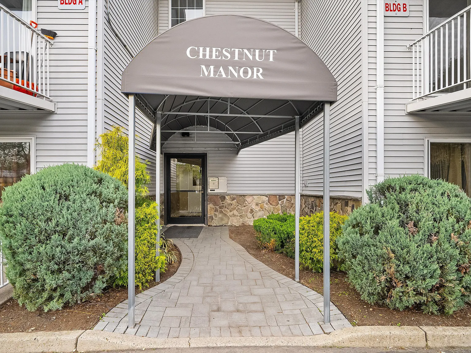 2 bed, 1.5 bath, 900 sqft, $2,700 — Photo 1
