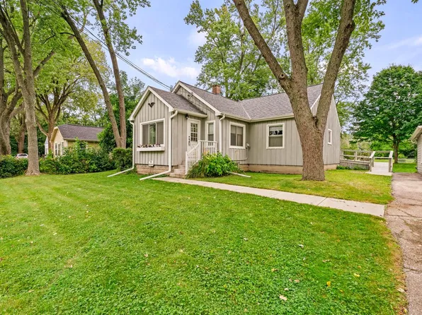 S17W22189 Anoka AVENUE, Waukesha, WI 53186