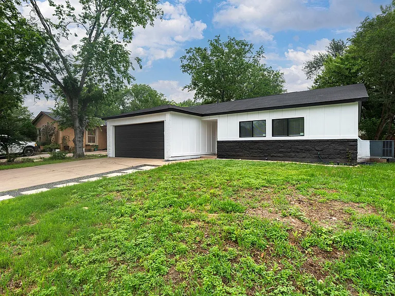 2508 Dovemeadow Dr — Photo 13