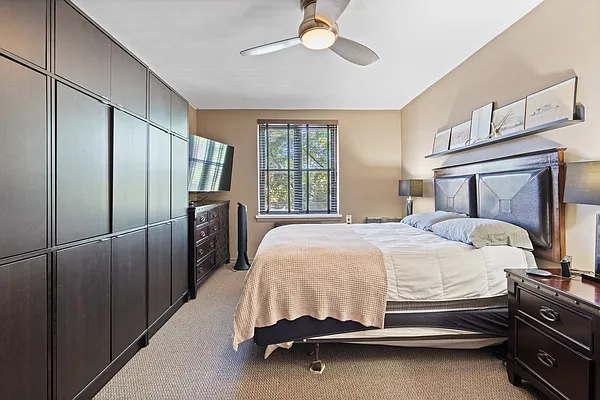 Sold by RE MAX Team | media 14