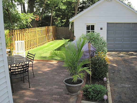 4th image of 12 Newton Ave