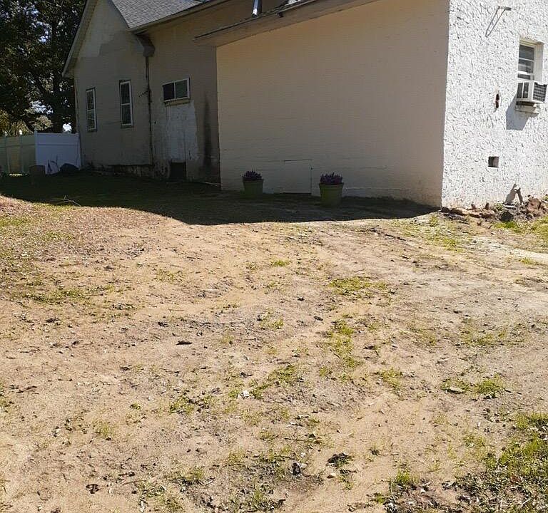 1st image of 2206 W Tioga St APT 6