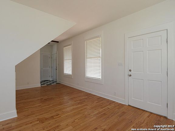 5th image of 418 Clay St
