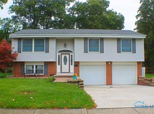 621 McIntyre Ln, Maumee, OH 43537