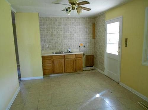 4th image of 4571 Moraine Ave